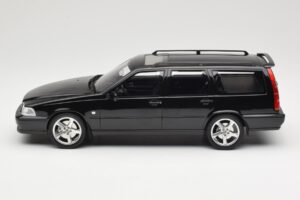 Volvo V70 R P80 Noir DNA 1:18 DNA000232 Métal — image 3 sur 6