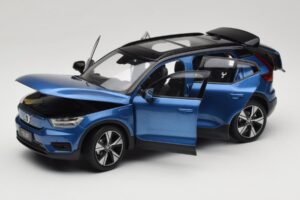 Volvo XC40 Recharge Bleu Métallisé Paudi Model 1:18 2562373 Métal — image 2 sur 8