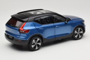 Volvo XC40 Recharge Bleu Métallisé Paudi Model 1:18 2562373 Métal — image 3 sur 8