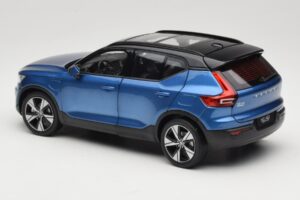 Volvo XC40 Recharge Bleu Métallisé Paudi Model 1:18 2562373 Métal — image 7 sur 8