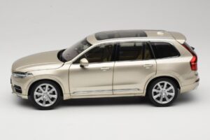 Volvo XC90 Luminous Sand Yellow Paudi Model 1:18 9430841 Métal — image 4 sur 8