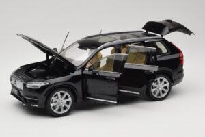 Volvo XC90 Onyx Black Paudi Model 1:18 9430842 Métal — image 2 sur 8