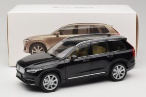 Volvo XC90 Onyx Black Paudi Model 1:18 9430842 Métal — image 8 sur 8