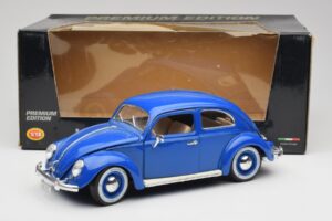 Volkswagen Beetle Bleu Bburago 1:18 23124646 Métal — image 8 sur 8