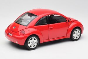 Volkswagen New Beetle Rouge Bburago 1:18 8185108 Métal — image 3 sur 8