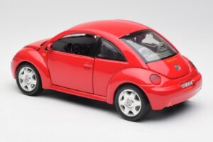 Volkswagen New Beetle Rouge Bburago 1:18 8185108 Métal — image 7 sur 8