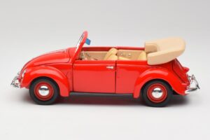 Volkswagen Cabriolet Ruby Rouge Maisto 1:18 32826 Métal — image 4 sur 8