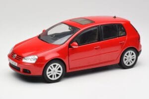 Volkswagen Golf Mk5 4-Door Tornado Rouge Bburago 1:18 GOLF001 Métal