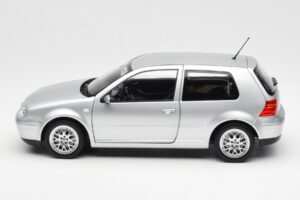 Volkswagen Golf Mk5 GTI Argent Norev 1:18 188570 Métal — image 4 sur 8