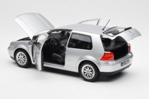 Volkswagen Golf Mk5 GTI Argent Norev 1:18 188570 Métal — image 5 sur 8