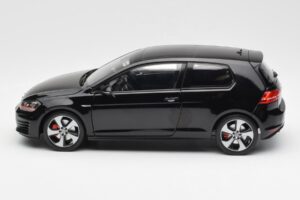 Volkswagen Golf Mk7 GTI Noir Norev 1:18 188550 Métal — image 4 sur 8