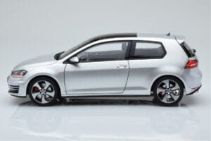 Volkswagen Golf GTI Mk7 Reflex Argent Norev 1:18 188551 Métal — image 4 sur 8