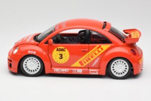 Volkswagen New Beetle Cup Bburago 1:18 3329 Métal — image 4 sur 8