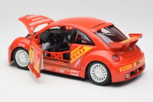 Volkswagen New Beetle Cup Bburago 1:18 3329 Métal — image 5 sur 8