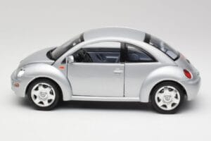 Volkswagen New Beetle Reflex Argent Métallisé Bburago 1:18 3322 Métal — image 4 sur 8