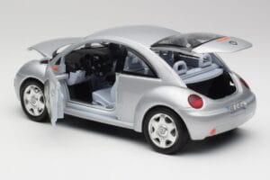 Volkswagen New Beetle Reflex Argent Métallisé Bburago 1:18 3322 Métal — image 5 sur 8
