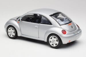 Volkswagen New Beetle Reflex Argent Métallisé Bburago 1:18 3322 Métal — image 7 sur 8