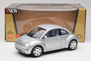 Volkswagen New Beetle Reflex Argent Métallisé Bburago 1:18 3322 Métal — image 8 sur 8