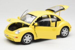 Volkswagen New Beetle Jaune Maisto 1:18 37800-M4 Métal — image 2 sur 8