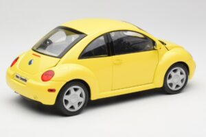 Volkswagen New Beetle Jaune Maisto 1:18 37800-M4 Métal — image 3 sur 8
