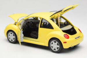 Volkswagen New Beetle Jaune Maisto 1:18 37800-M4 Métal — image 5 sur 8