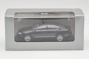 Volkswagen Passat B6 Berline Shadow Bleu Metallic Minichamps 1:43 PASSAT001 Métal — image 3 sur 3