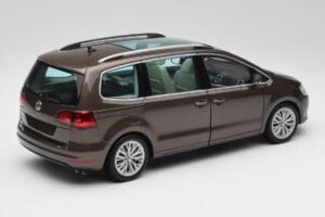 Volkswagen Sharan 7N Brun Chêne Métallique Minichamps 1:18 110051001 Métal — image 3 sur 8