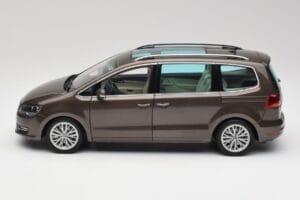 Volkswagen Sharan 7N Brun Chêne Métallique Minichamps 1:18 110051001 Métal — image 4 sur 8