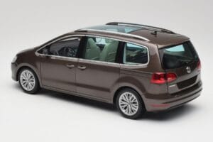 Volkswagen Sharan 7N Brun Chêne Métallique Minichamps 1:18 110051001 Métal — image 7 sur 8