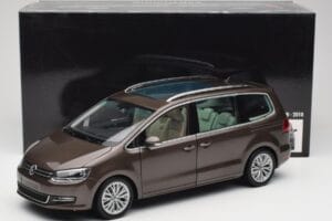 Volkswagen Sharan 7N Brun Chêne Métallique Minichamps 1:18 110051001 Métal — image 8 sur 8