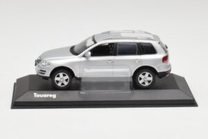 Volkswagen Touareg Reflex Argent Minichamps 1:43 68625 Métal
