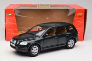 Volkswagen Touareg V10 TDI Reed Green Metallic Bburago 1:18 34911 Métal — image 8 sur 8