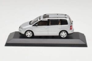 Volkswagen Touran Reflex Argent Minichamps 1:43 TOURAN001 Métal