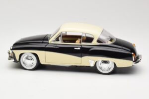 Wartburg 311 Coupé Noir & Beige Revell 1:18 8419 Métal — image 4 sur 8