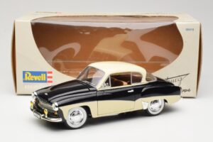 Wartburg 311 Coupé Noir & Beige Revell 1:18 8419 Métal — image 8 sur 8