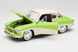 Wartburg 313 Vert Pastel sur Beige Revell 1:18 9018 Métal — image 2 sur 8