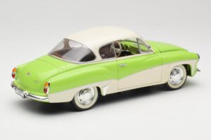 Wartburg 313 Vert Pastel sur Beige Revell 1:18 9018 Métal — image 3 sur 8