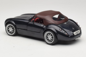 Wiesmann Roadster MF Carbon Black Revell 1:18 WIESMANN001 Métal — image 6 sur 9