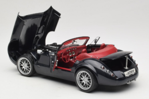 Wiesmann Roadster MF Carbon Black Revell 1:18 WIESMANN001 Métal — image 8 sur 9