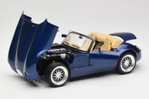 Wiesmann Roadster MF3 Bleu Revell 1:18 08861 Métal — image 2 sur 8