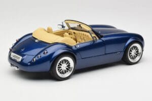 Wiesmann Roadster MF3 Bleu Revell 1:18 08861 Métal — image 3 sur 8