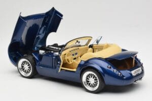 Wiesmann Roadster MF3 Bleu Revell 1:18 08861 Métal — image 5 sur 8