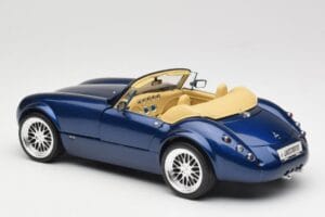 Wiesmann Roadster MF3 Bleu Revell 1:18 08861 Métal — image 7 sur 8