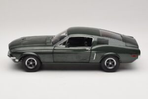 Ford Mustang GT Bullitt avec Figurine Steve McQueen Greenlight 1:18 12885 Métal — image 4 sur 8