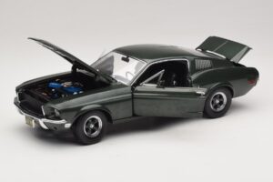 Ford Mustang GT Bullitt avec Figurine Steve McQueen Greenlight 1:18 12885 Métal — image 2 sur 8