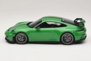 Porsche 911 992.2 GT3 Weissach Package Python Green GT Spirit 1:18 GT576 Résine — image 3 sur 6