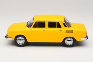 Skoda 100 L Jaune MCG 1:18 MCG18781 Métal — image 3 sur 6