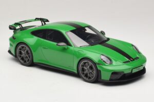 Porsche 911 992.2 GT3 Weissach Package Python Green GT Spirit 1:18 GT576 Résine — image 4 sur 6