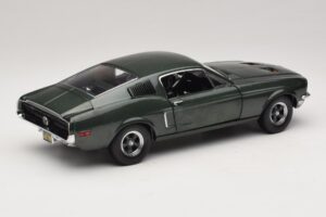 Ford Mustang GT Bullitt avec Figurine Steve McQueen Greenlight 1:18 12885 Métal — image 3 sur 8