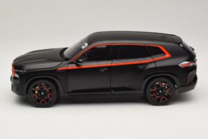 BMW XM G09 Matt Black Minichamps 1:18 110023301 Métal — image 4 sur 8